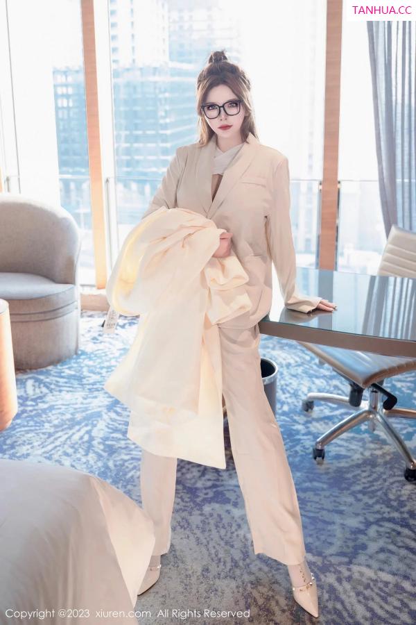 伊丽莎有点白  [XiuRen]高清写真图 2023.12.26 No.7865 伊丽莎有点白 丰腴美臀第13张图片
